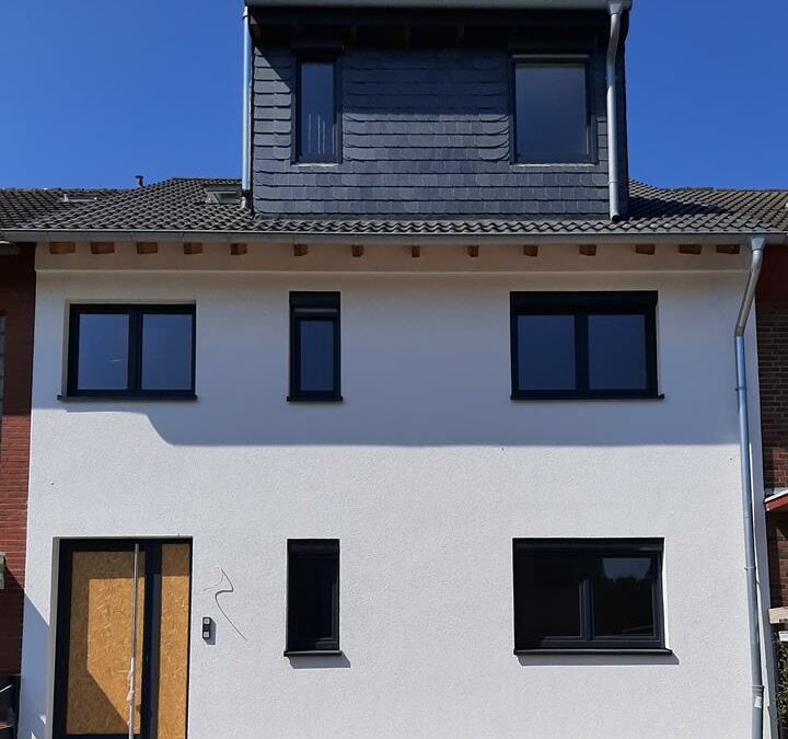 Kernsanierte und top ausgestattete Dachgeschosswohnung in Bergheim-Niederaußem!