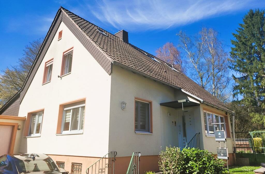 Vermietetes Zweifamilienhaus als Kapitalanlage mit großem Garten und 2 Garagen in ruhiger Lage von Köln-Longerich